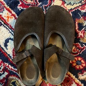 Size 39 Brown Birkenstock Clogs